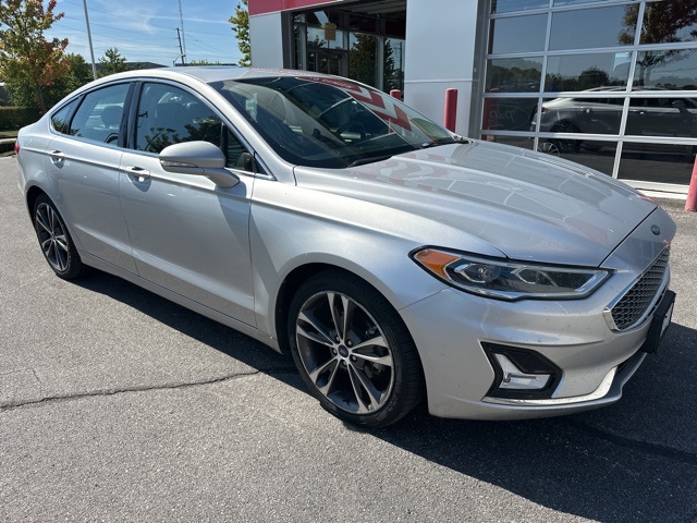 2019 Ford Fusion Titanium photo 2