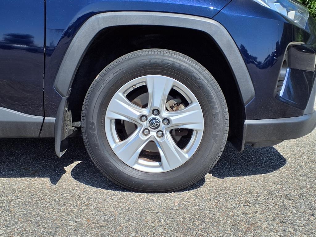 2019 Toyota RAV4 XLE photo 4