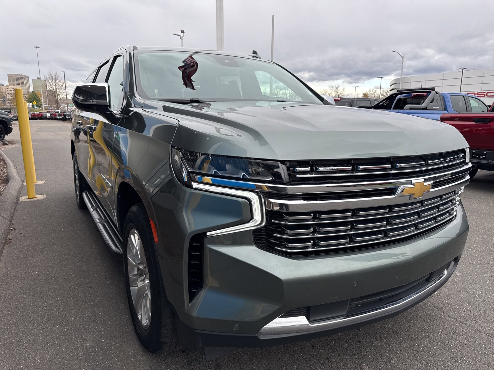 2023 Chevrolet Suburban Premier photo 2