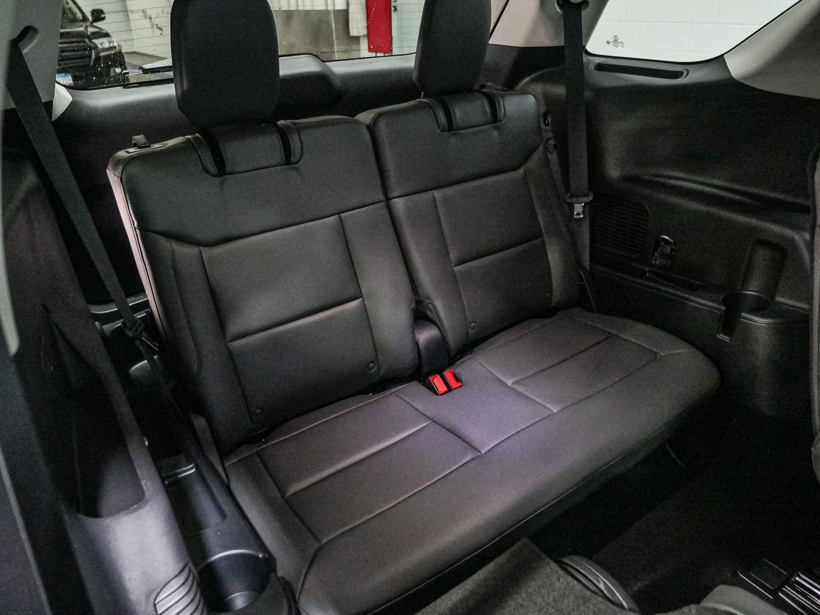 2025 Ford Explorer photo 21