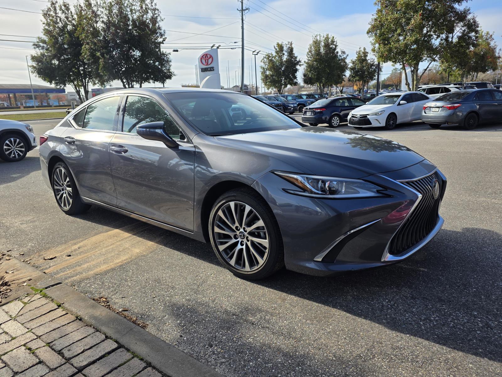 2019 Lexus ES 350's photo