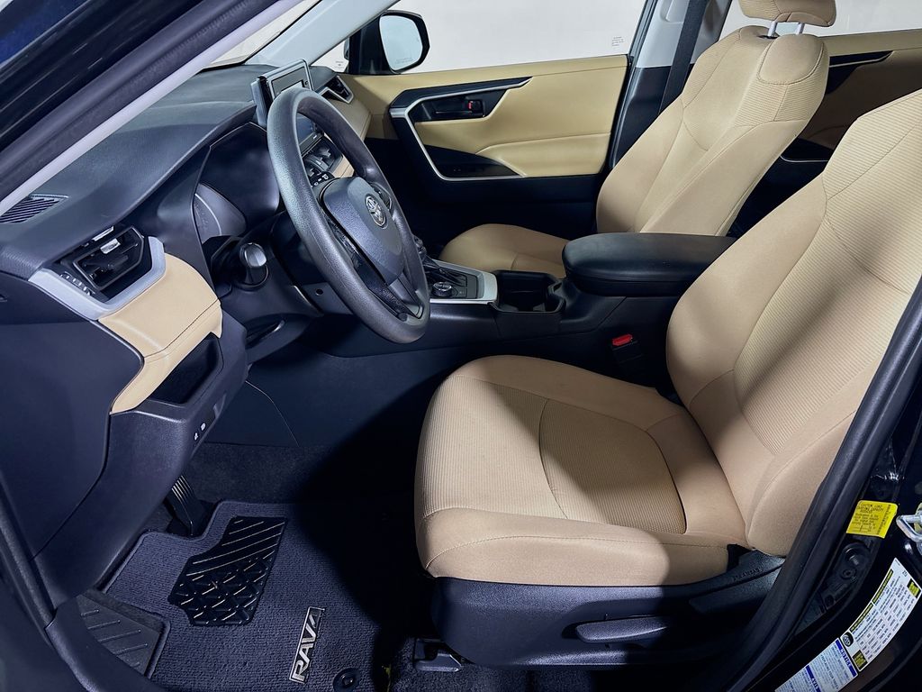 2021 Toyota RAV4 Hybrid LE photo 11
