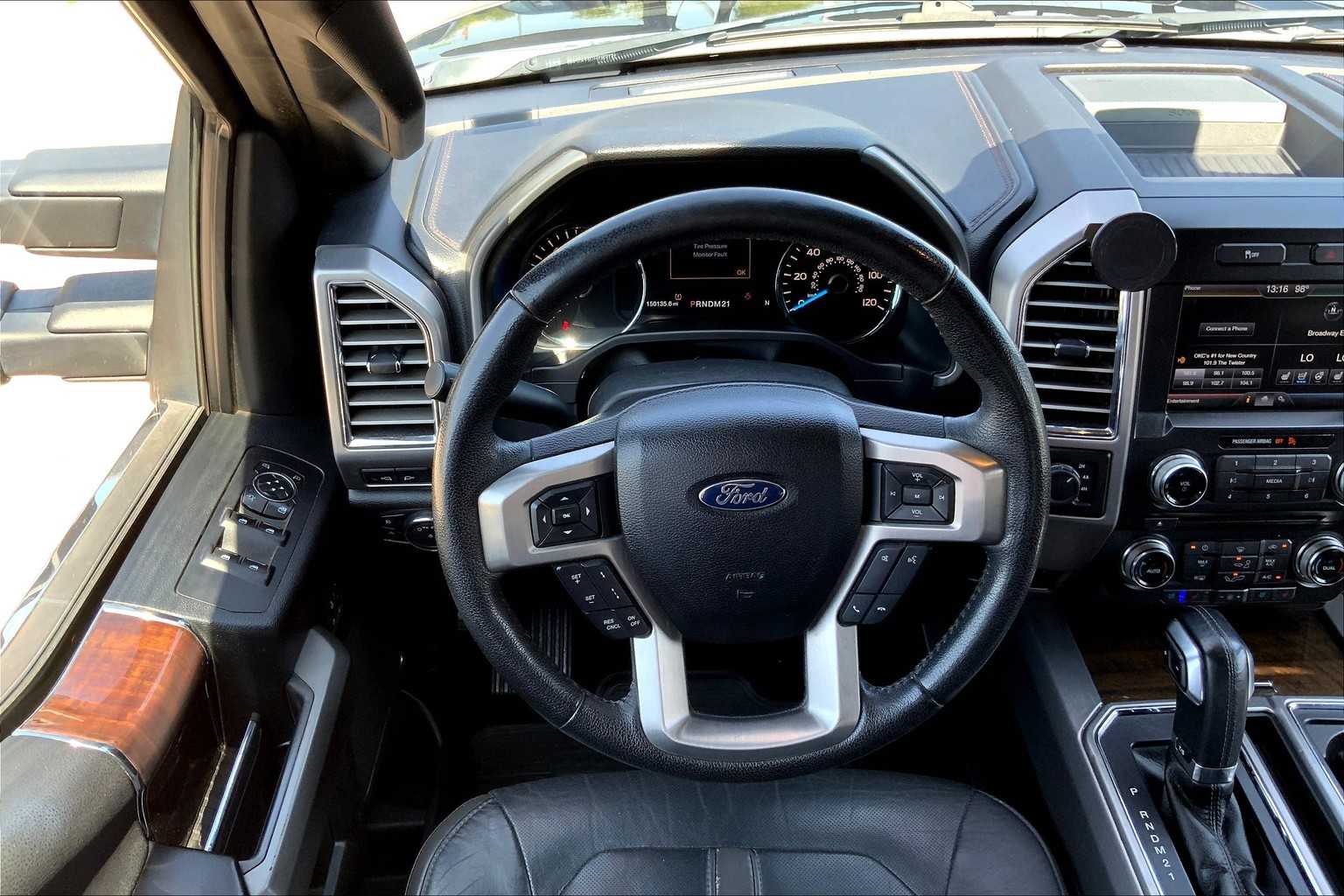 2015 Ford F-150 Platinum photo 5