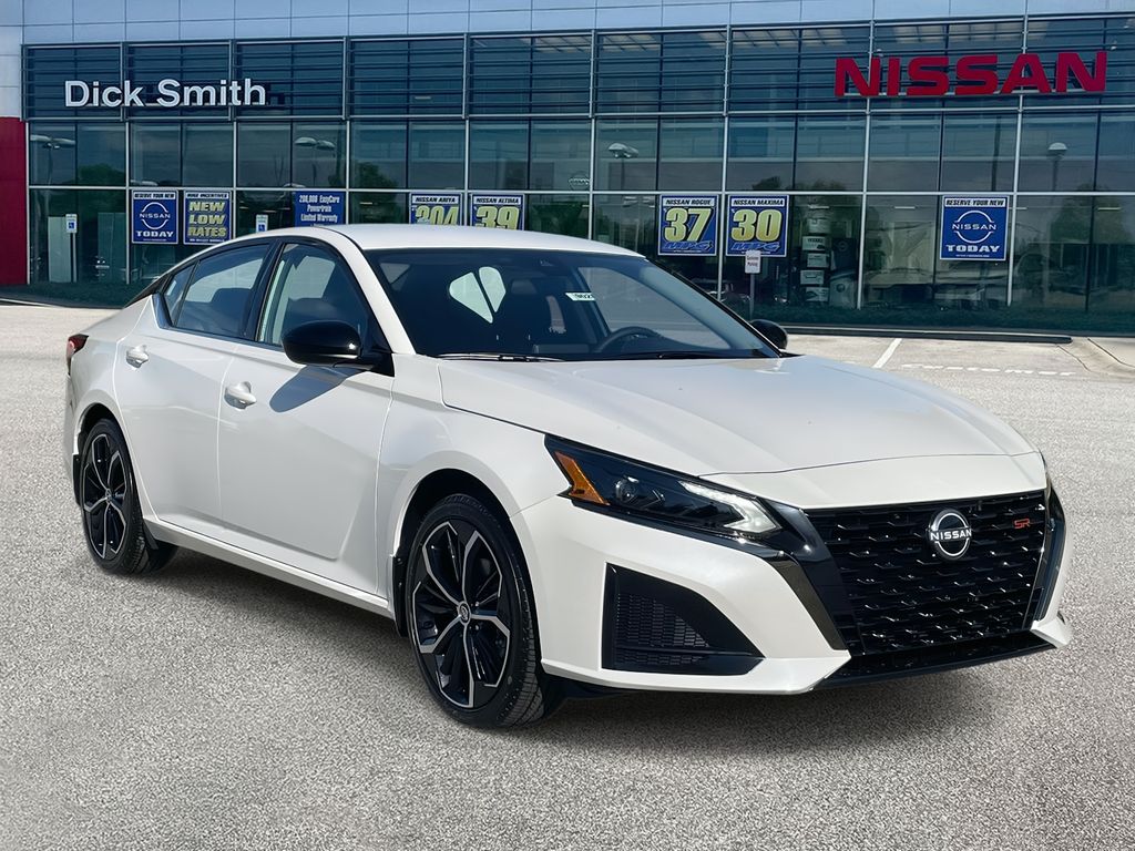 2025 Nissan Altima SR's photo
