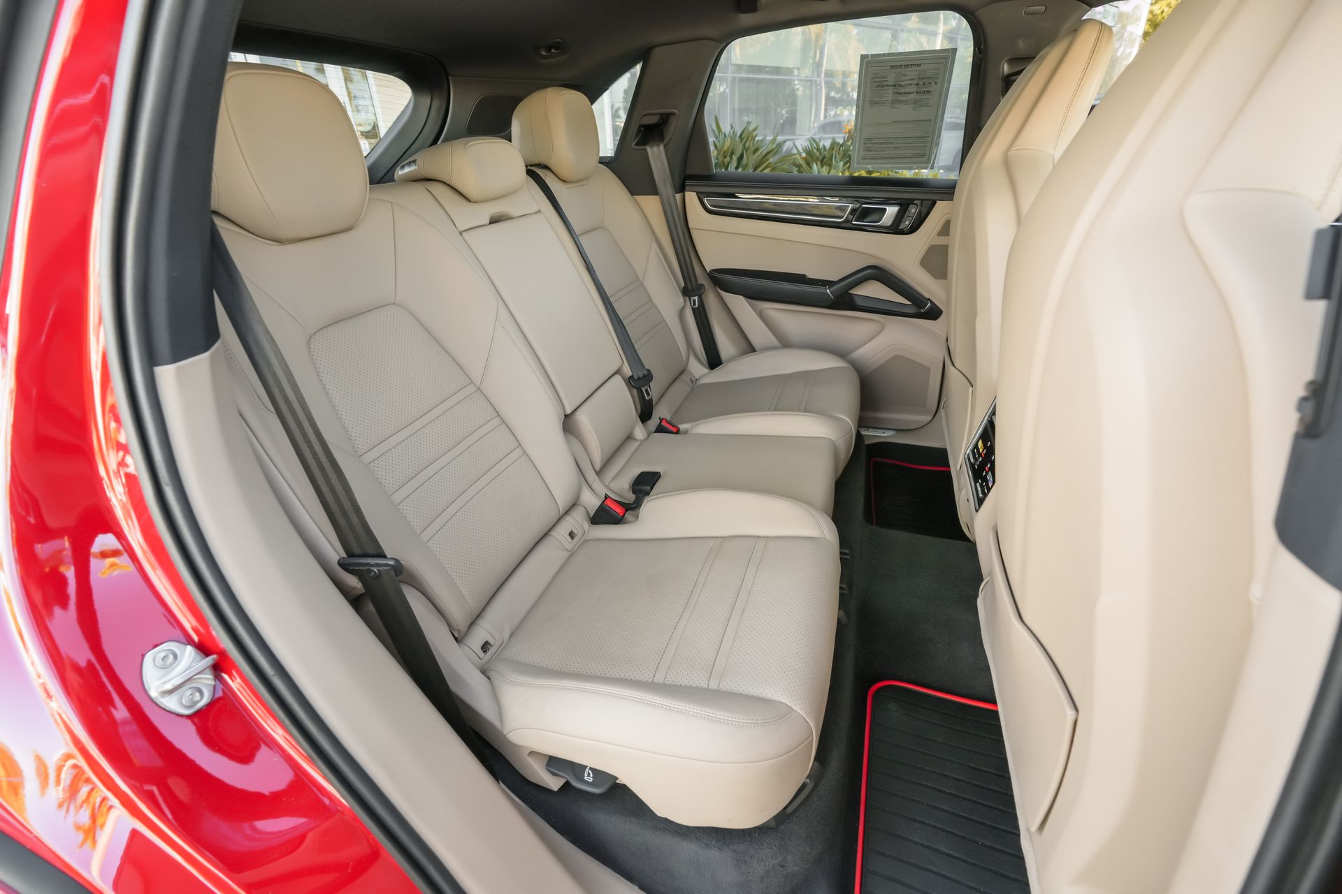 2023 Porsche Cayenne Platinum Edition photo 21