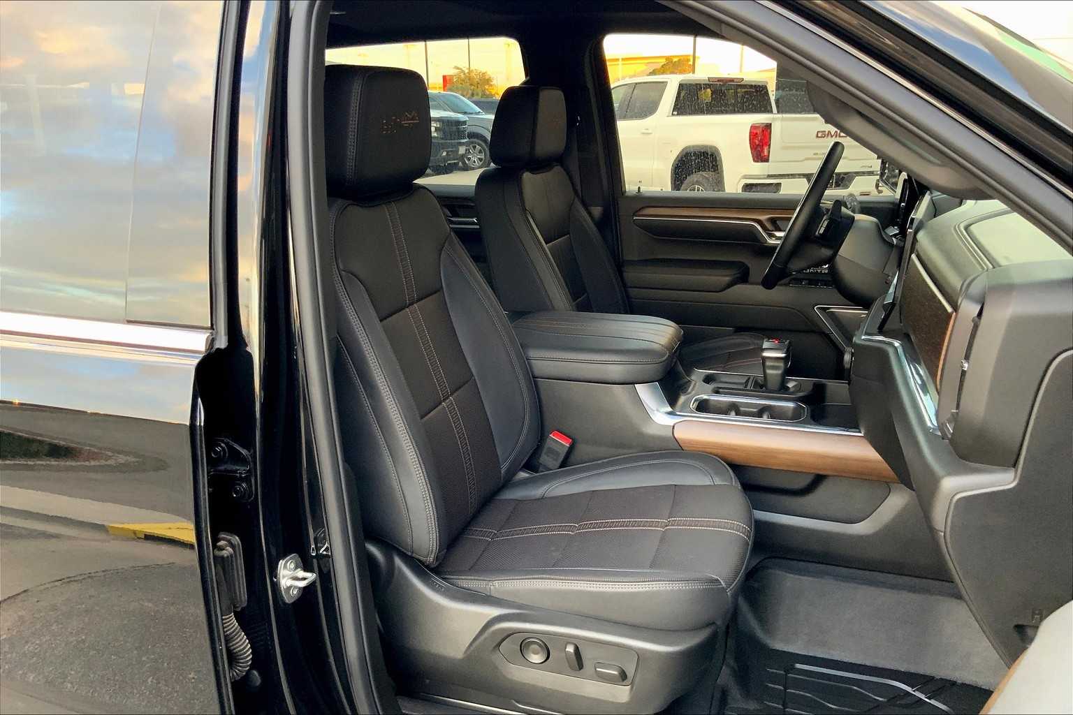 2024 Chevrolet Silverado 1500 High Country photo 14