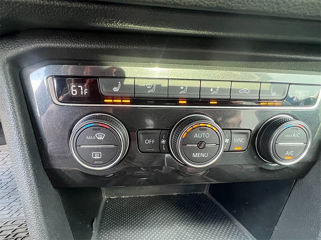 2019 Volkswagen Tiguan SEL R-Line photo 10