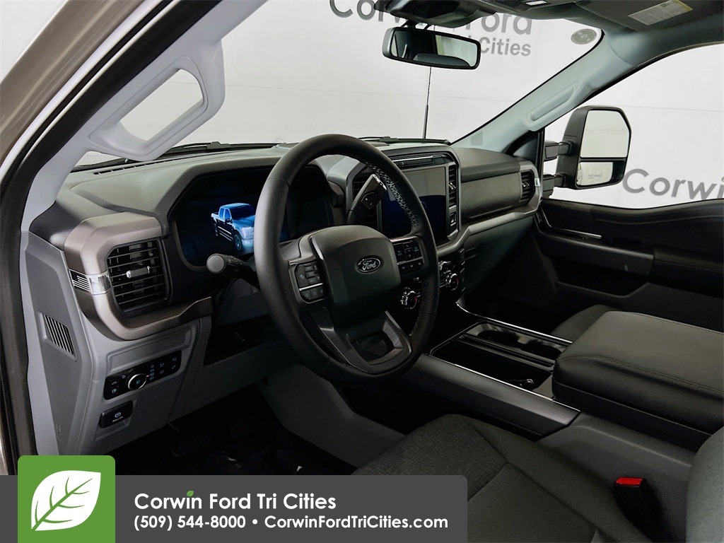 2025 Ford F-150 XLT photo 3