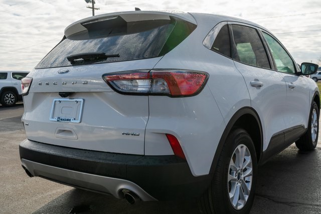 2022 Ford Escape SE photo 3
