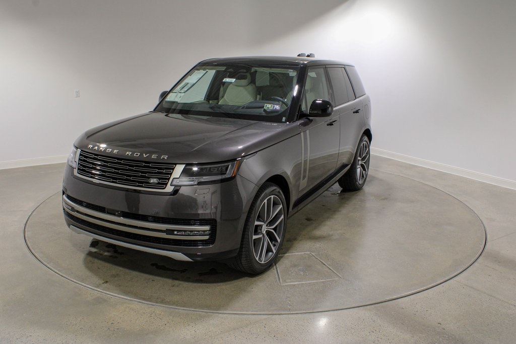 2025 Land Rover Range Rover SE's photo