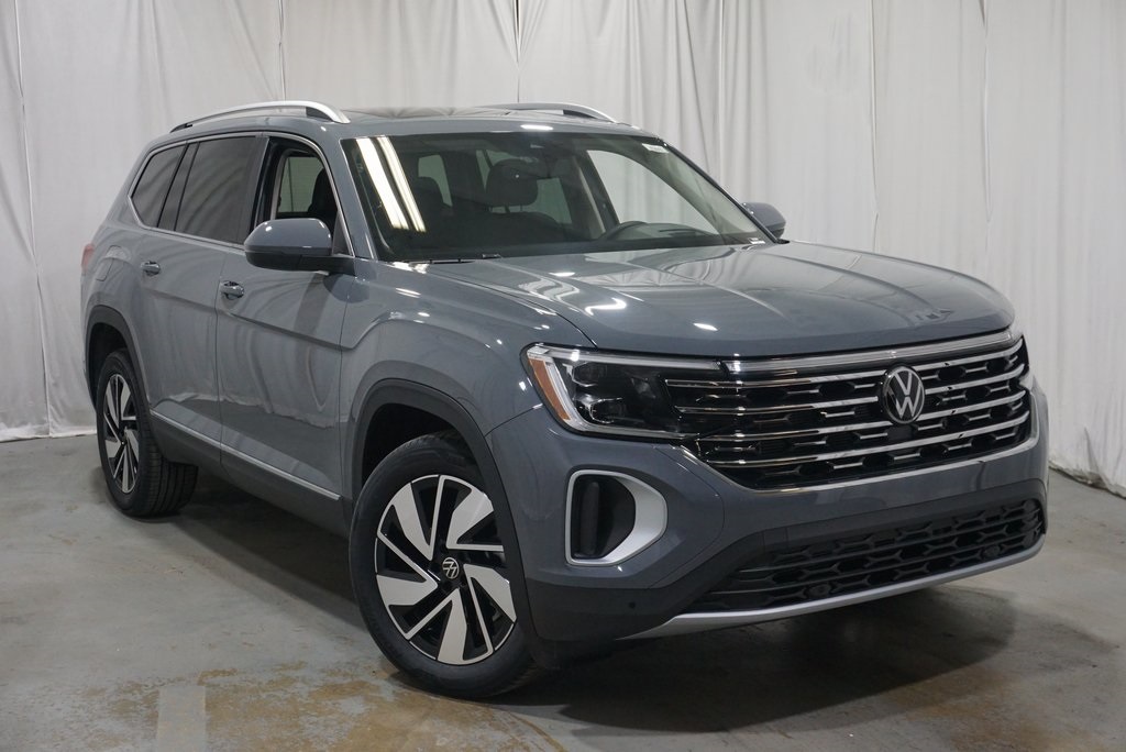 2025 Volkswagen Atlas SEL photo 2