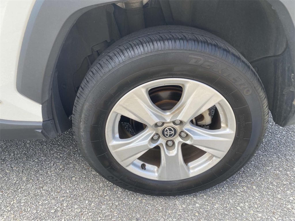 2021 Toyota RAV4 Hybrid XLE photo 6
