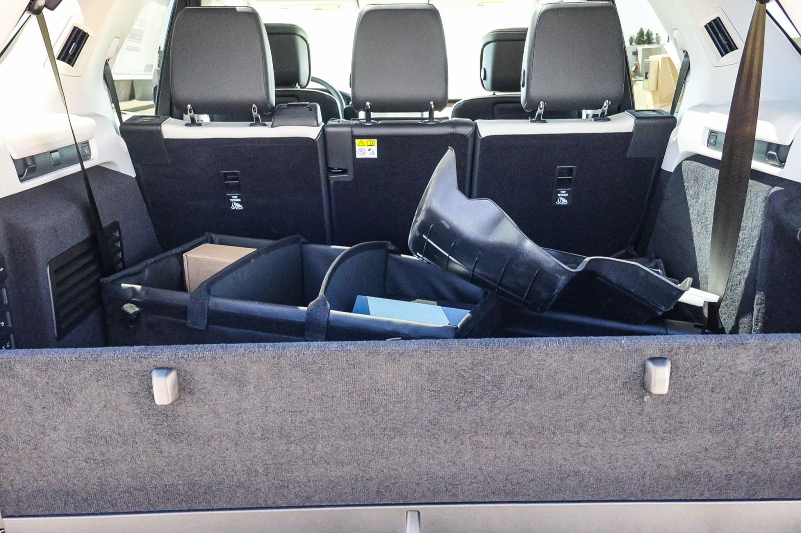 2025 Land Rover Discovery SE photo 9