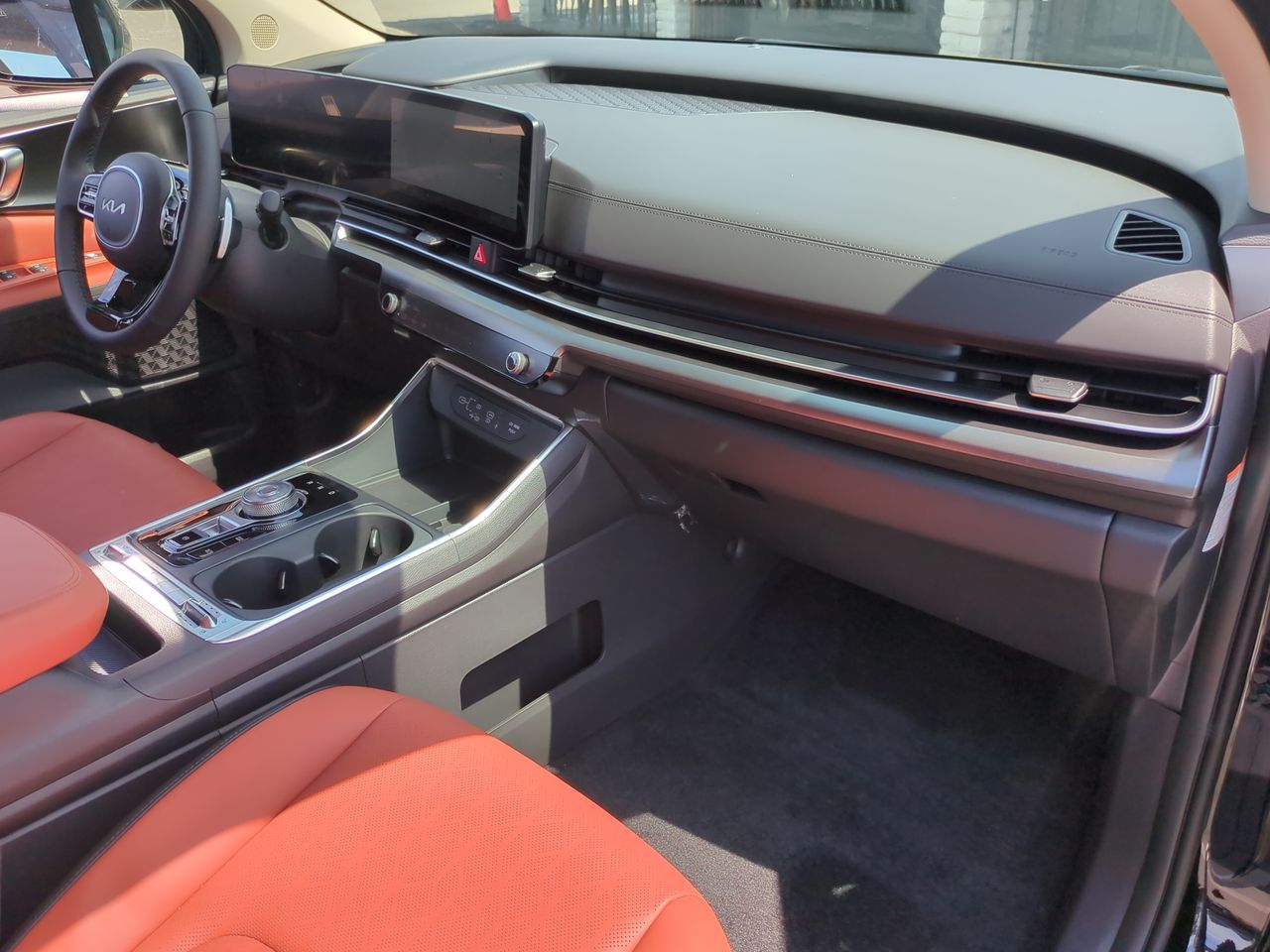 2026 Kia Carnival SX photo 24