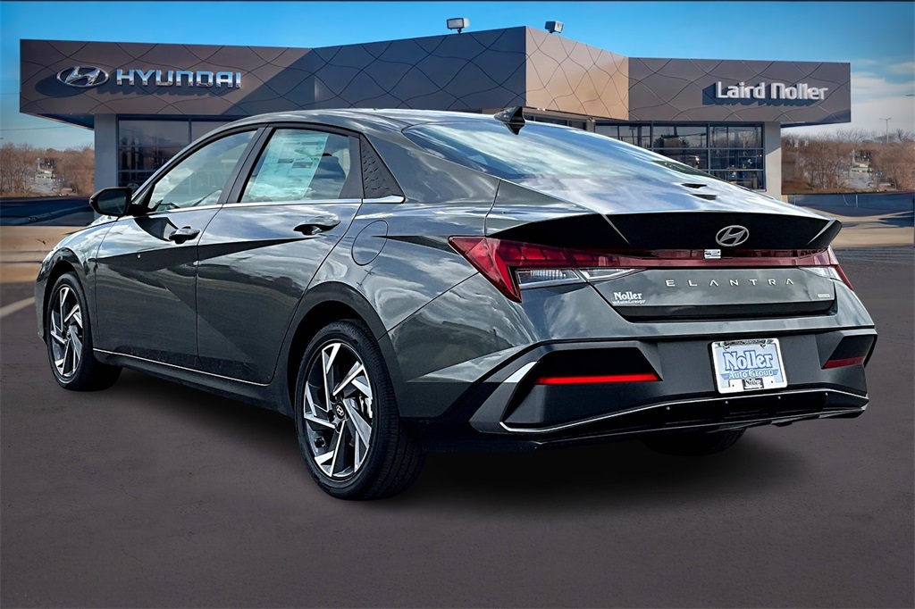 2025 Hyundai Elantra Hybrid Limited photo 3