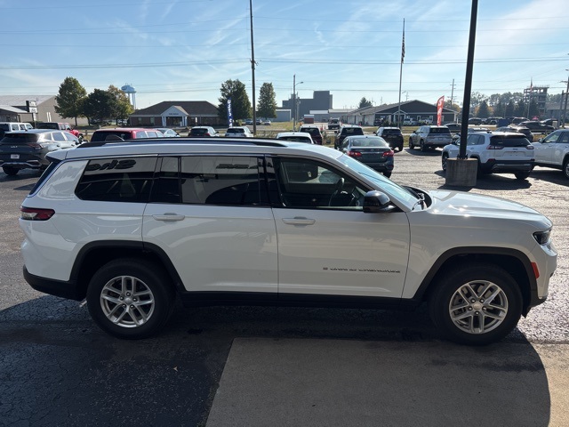 2023 Jeep Grand Cherokee Laredo photo 6