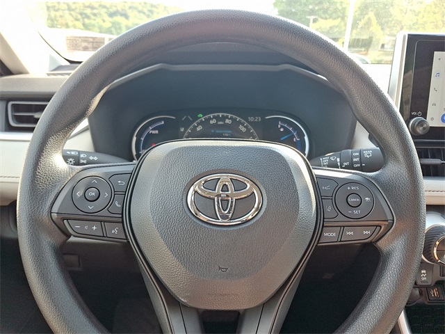 2025 Toyota RAV4 Hybrid XLE photo 13