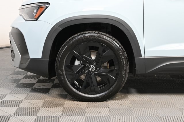 2025 Volkswagen Taos SE photo 28