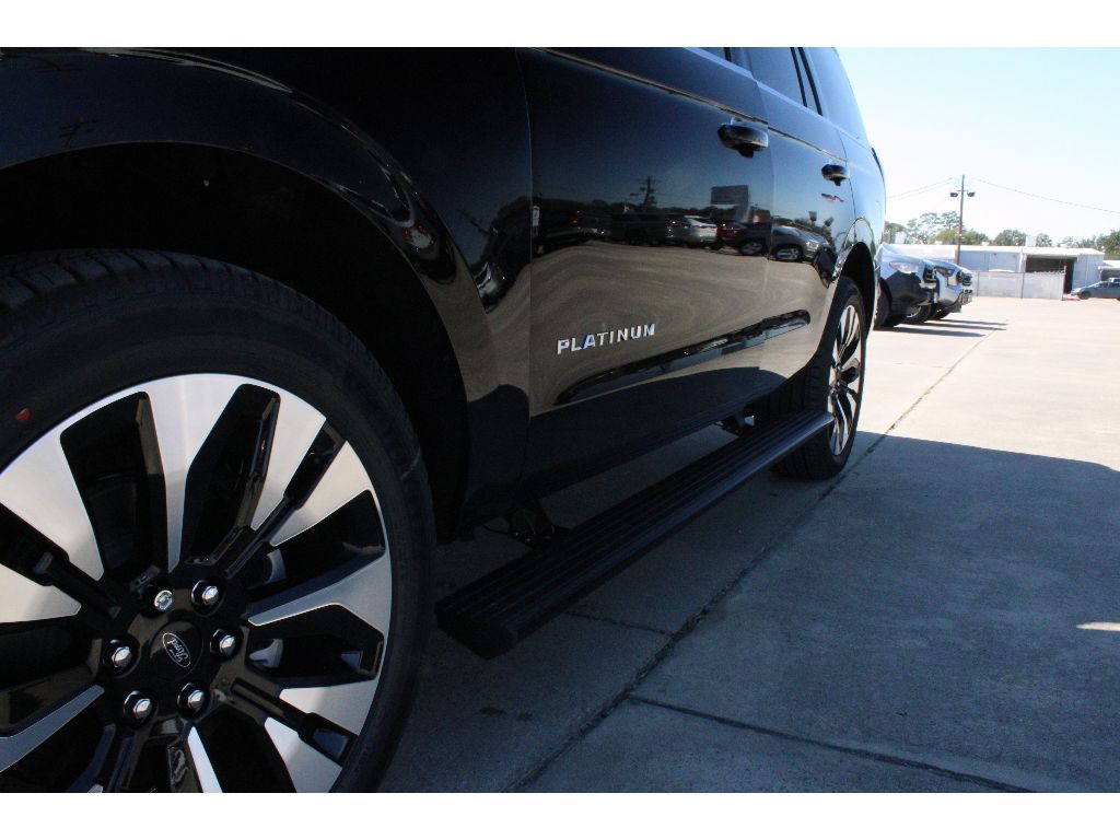 2025 Ford Expedition Platinum photo 2