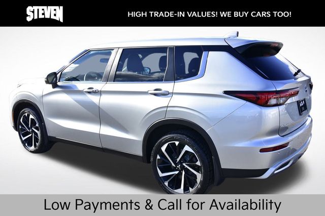 2023 Mitsubishi Outlander SE photo 2