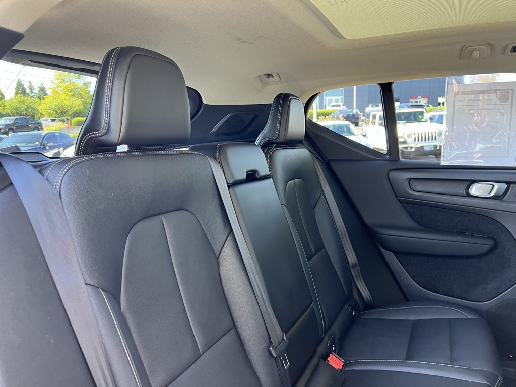 2019 Volvo XC40 T5 Momentum photo 28