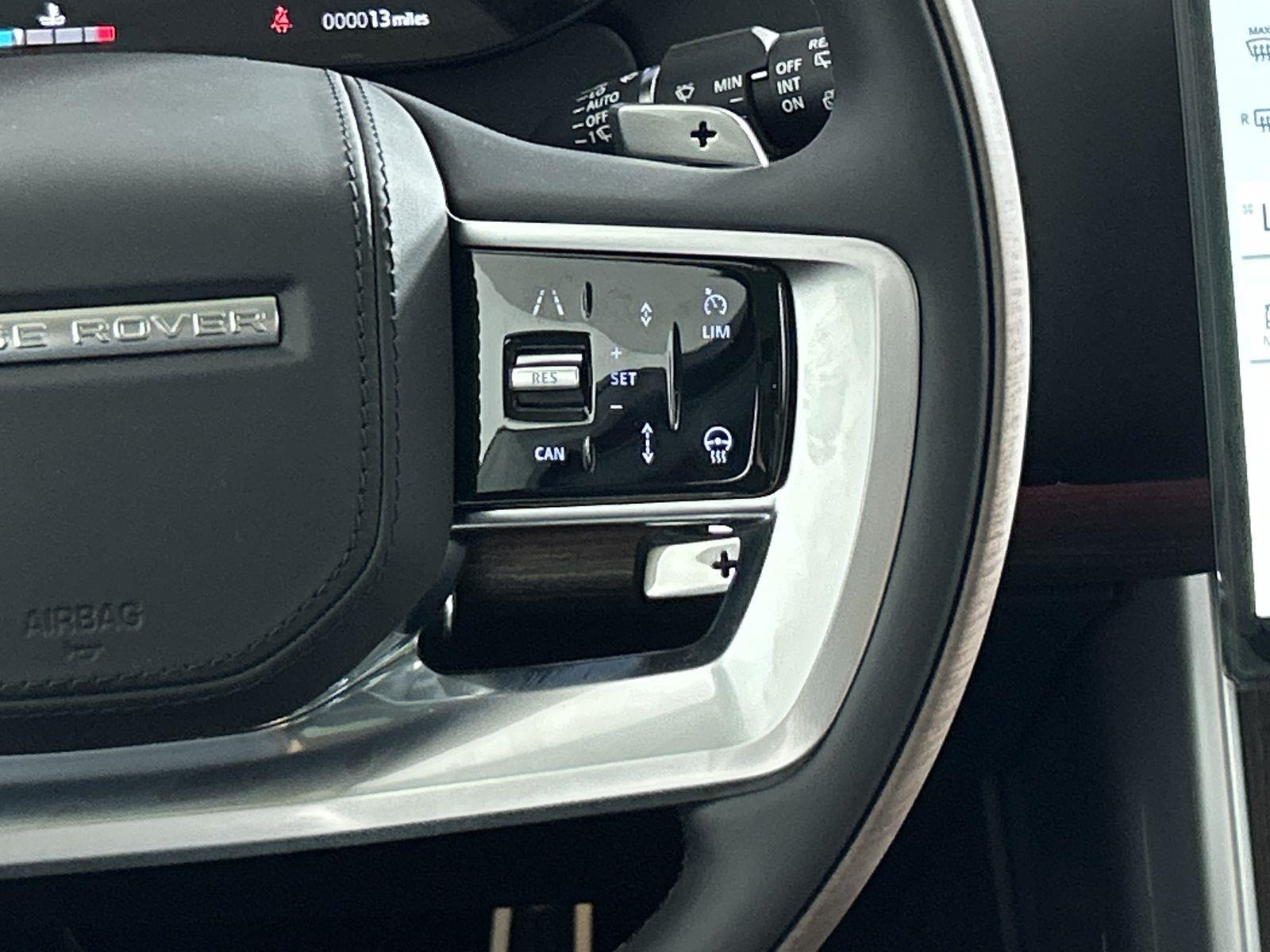 2025 Land Rover Range Rover SE photo 12