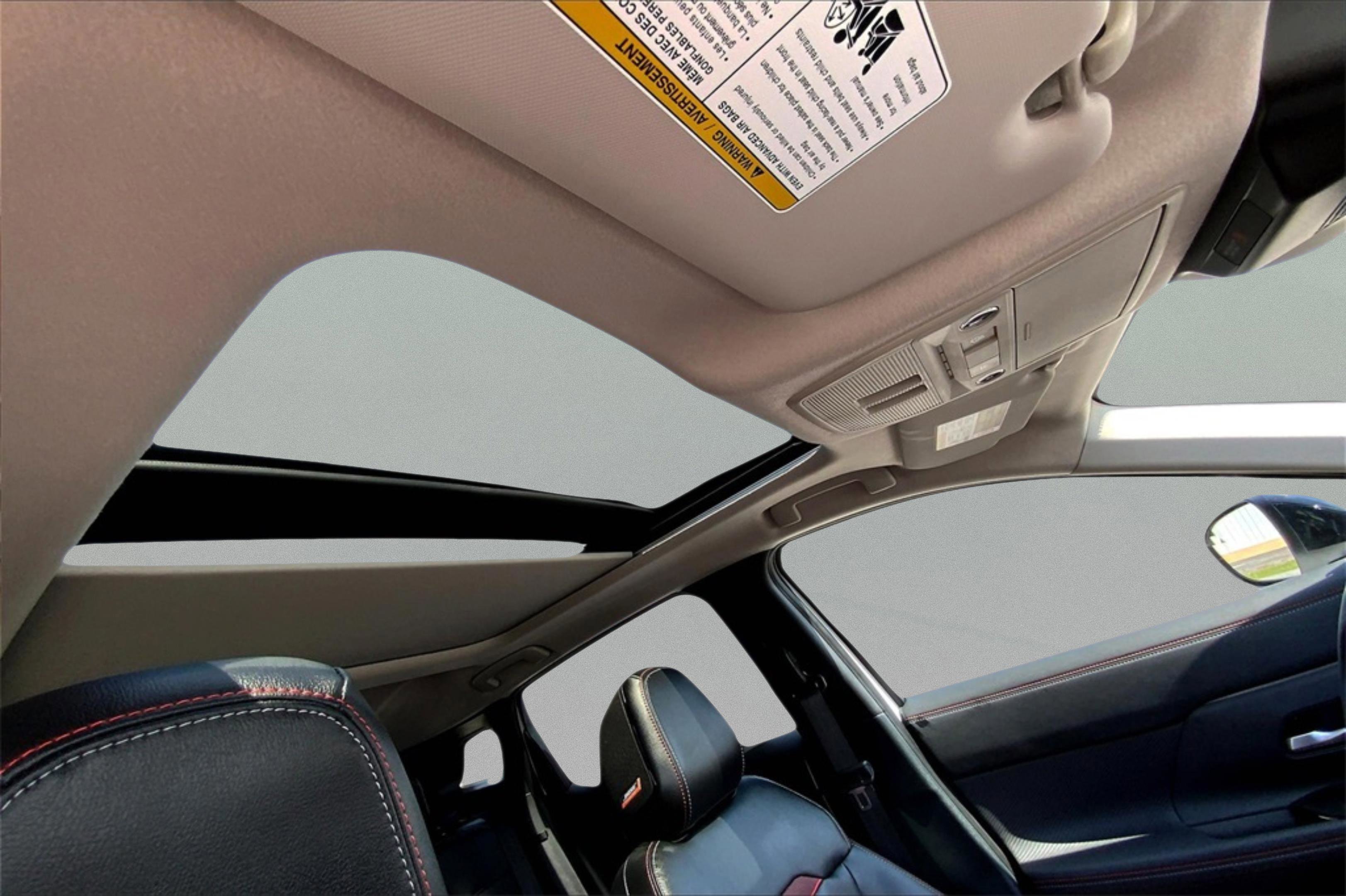2025 Nissan Kicks SR photo 2
