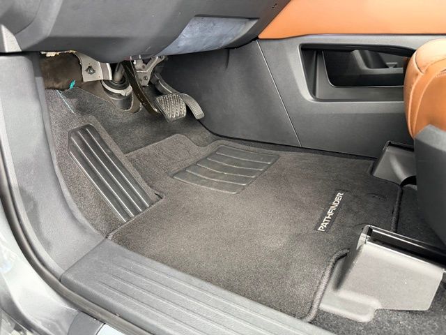 2022 Nissan Pathfinder Platinum photo 26
