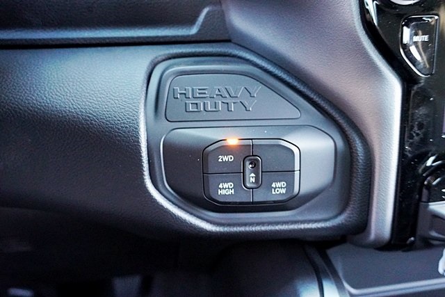 New 2026 Granite Crystal Metallic Clear-Coat Exterior Paint RAM Big Horn image 40