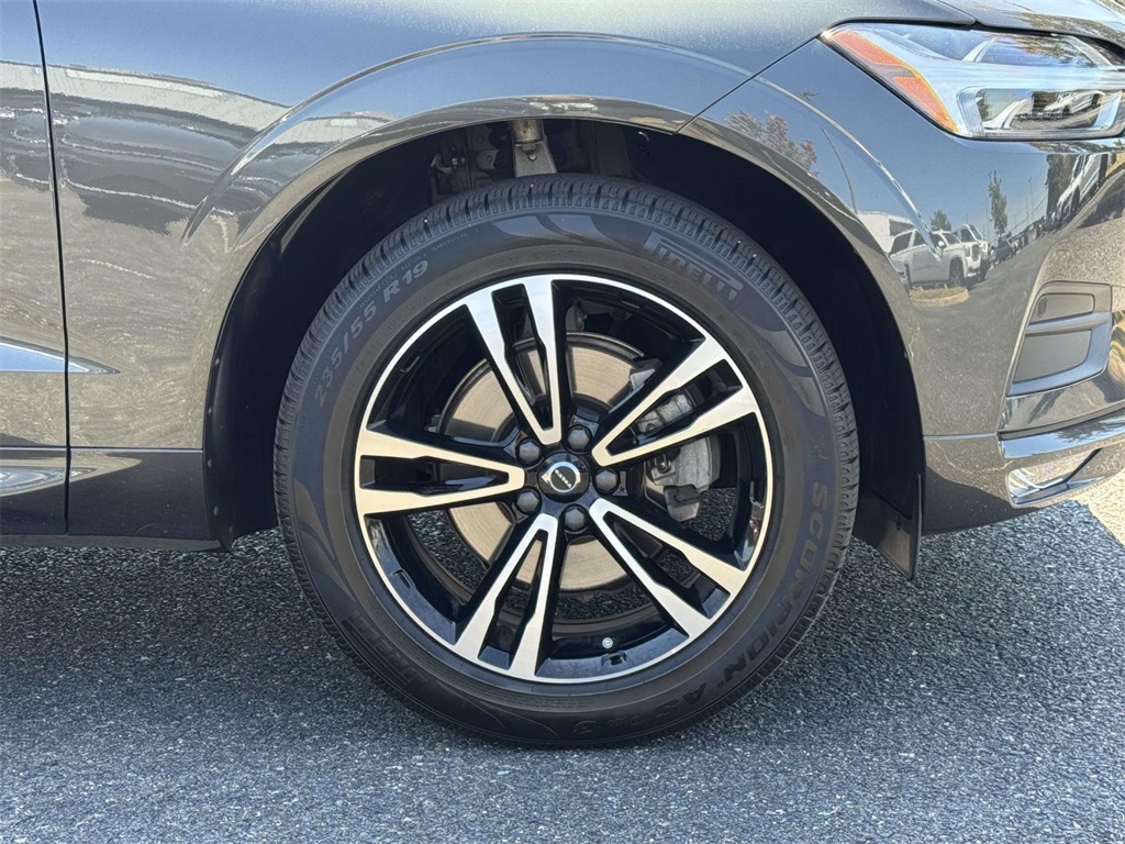 2021 Volvo XC60 T5 Momentum photo 12