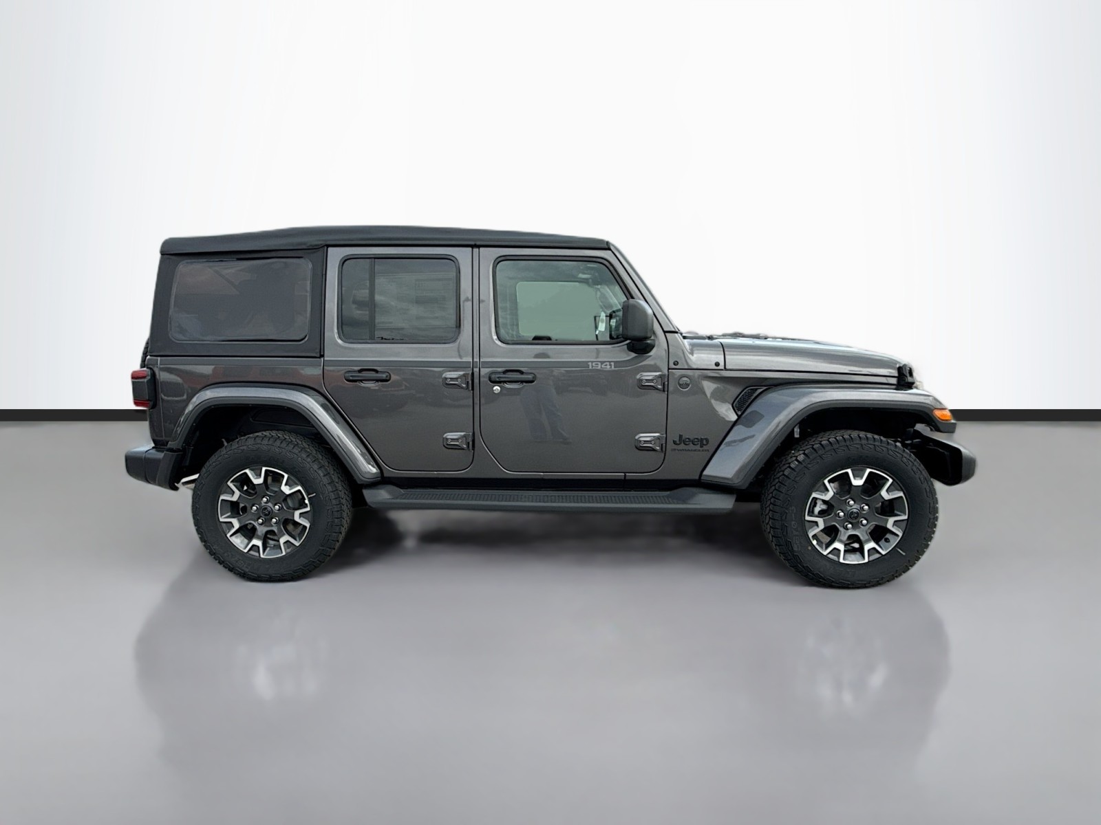 2025 Jeep Wrangler Sahara photo 4