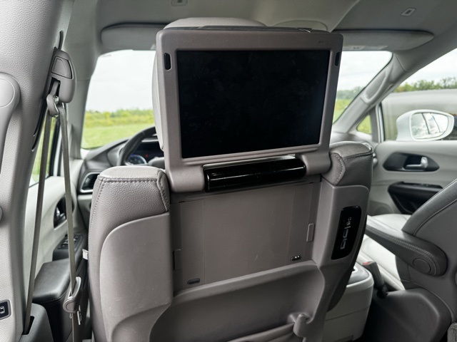 2018 Chrysler Pacifica Touring Plus photo 7