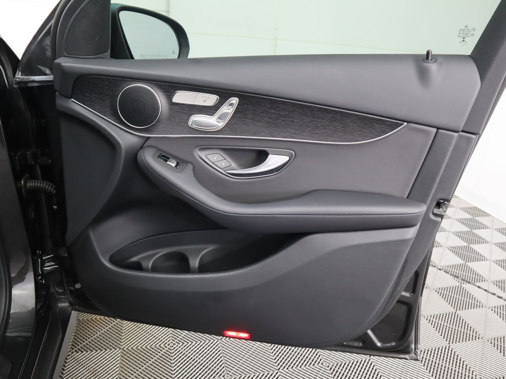 2022 Mercedes Benz GLC 300 photo 24