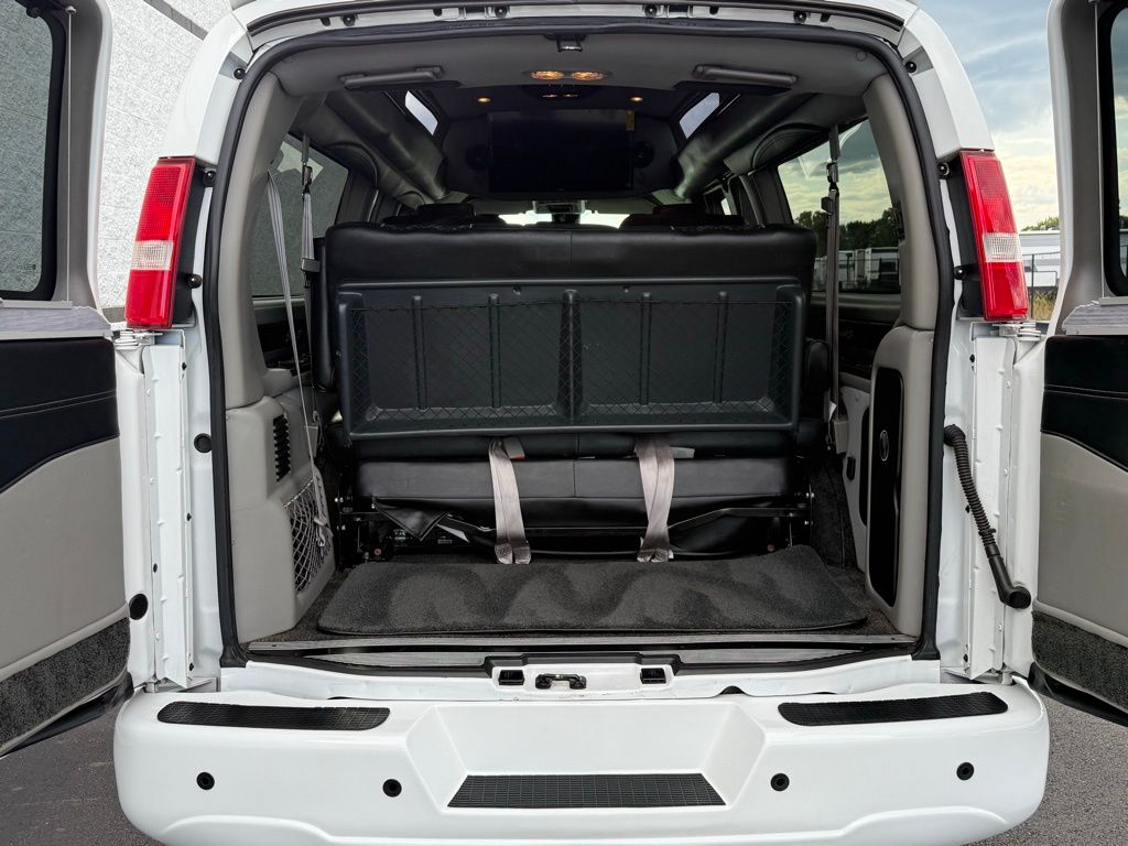 2019 Gmc Savana photo 2