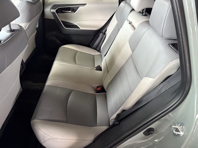 2021 Toyota RAV4 XLE Premium photo 16