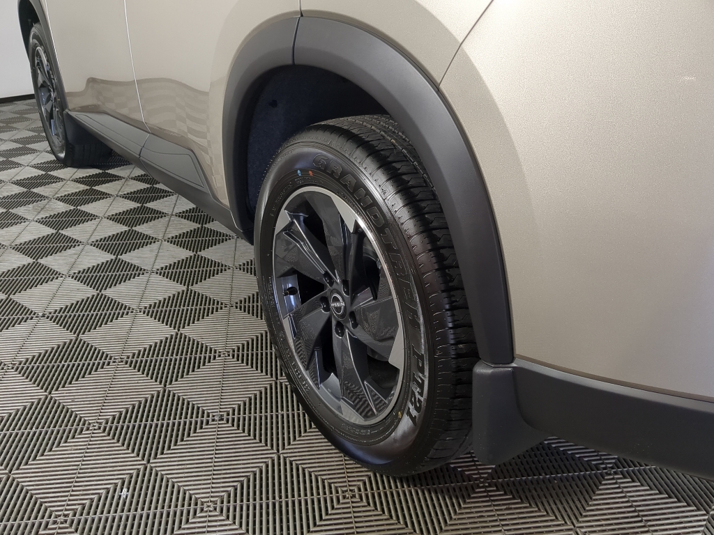2026 Nissan Rogue SV photo 4