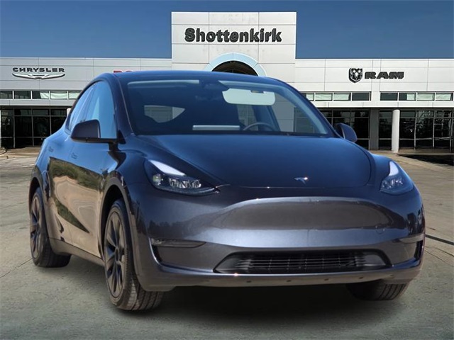 2025 Tesla Model Y Long Range's photo