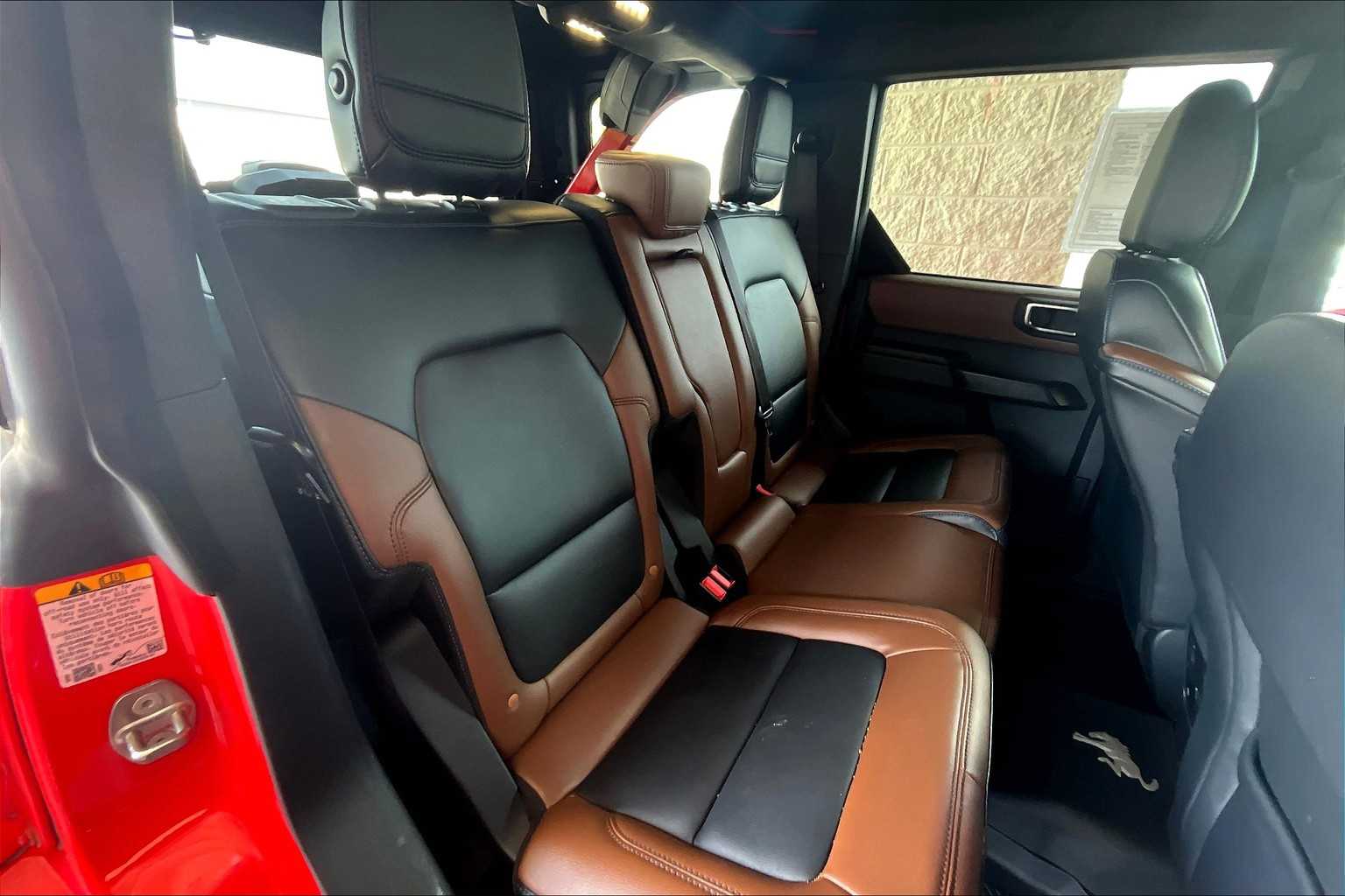2024 Ford Bronco Outer Banks photo 17
