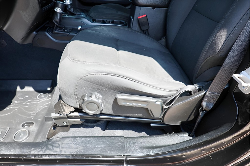 2019 Jeep Wrangler Sport S photo 17