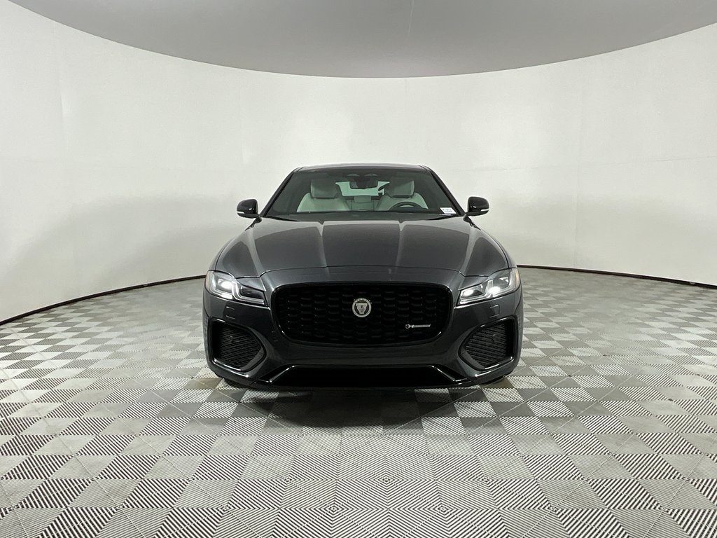 New 2024 Carpathian Gray Premium Metallic Jaguar R-Dynamic SE image 8