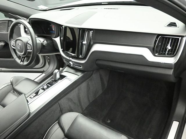 2022 VOLVO XC60 - Image 30