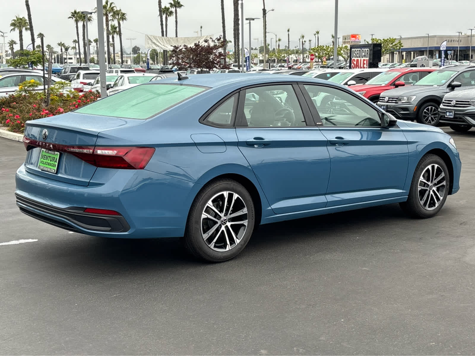 2025 Volkswagen Jetta Sport photo 3