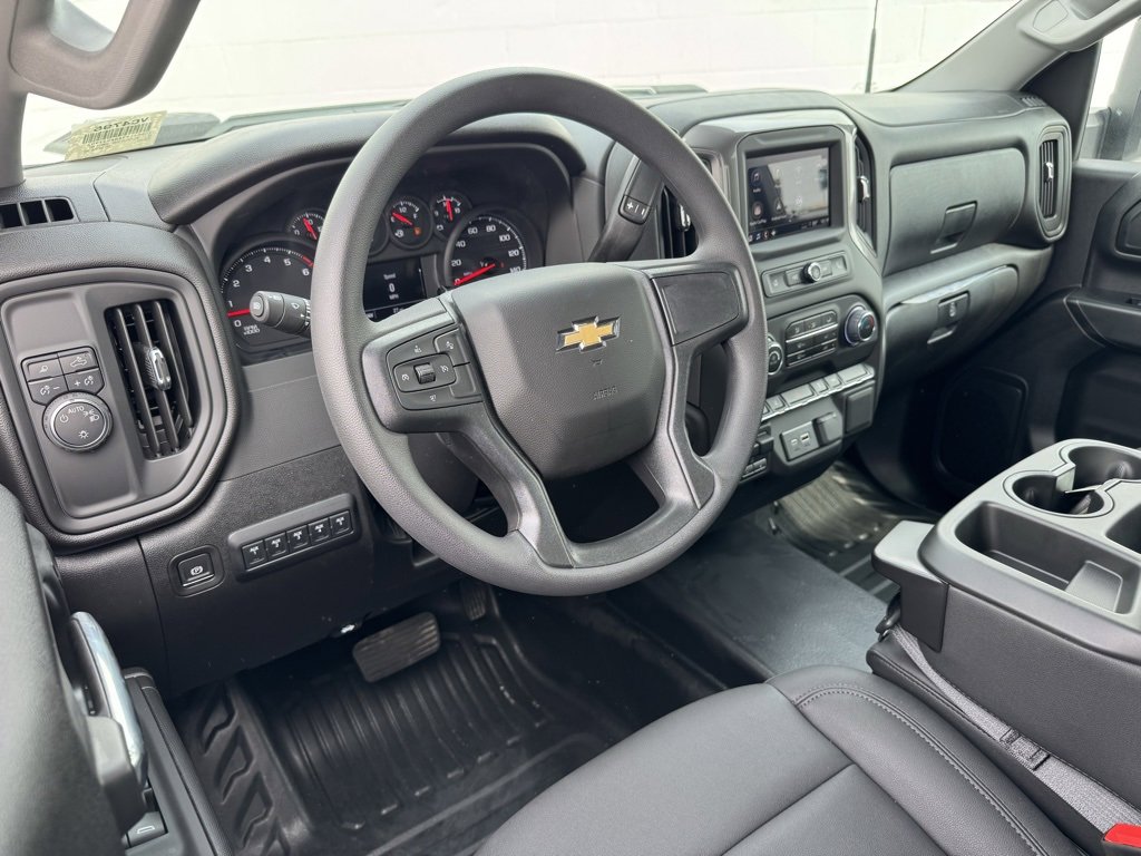 2025 Chevrolet Silverado 2500HD photo 3