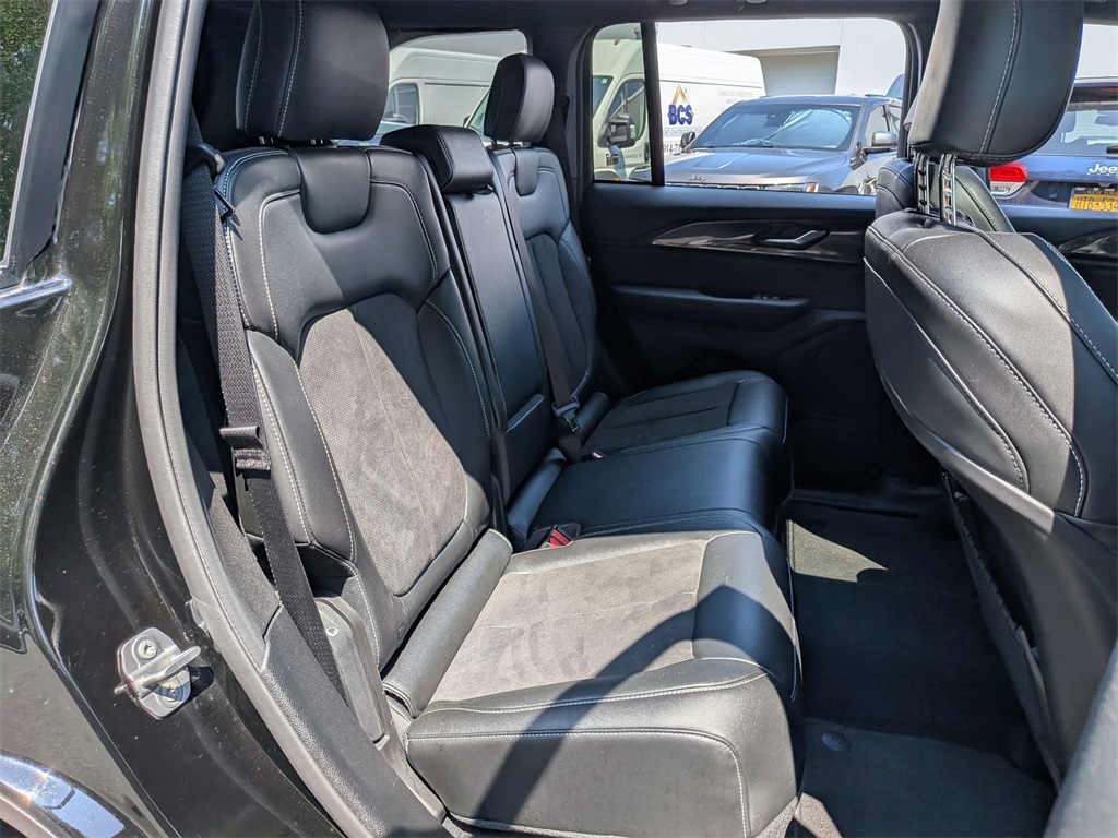 2023 Jeep Grand Cherokee Altitude photo 23