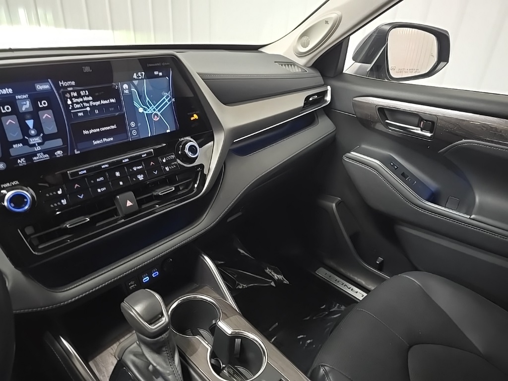 2022 Toyota Highlander Limited photo 26