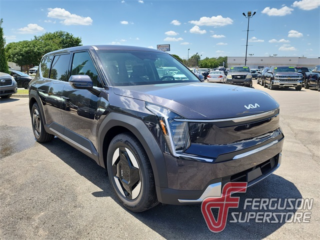 2026 Kia EV9 Light's photo