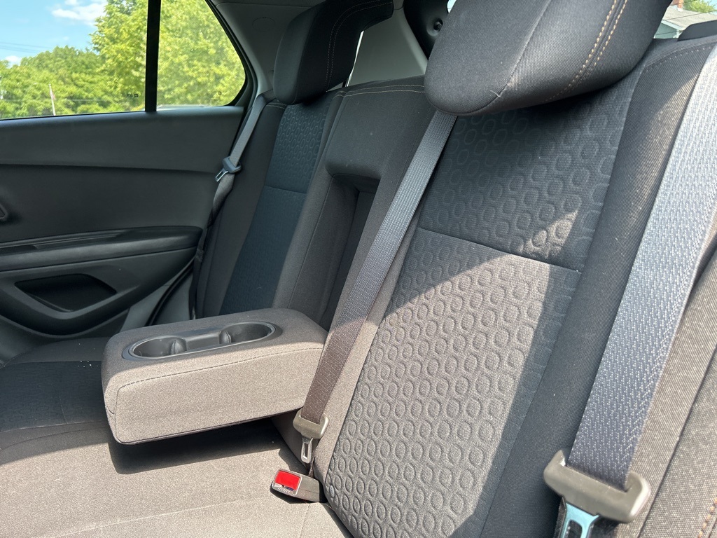 2022 Chevrolet Trax LS photo 4