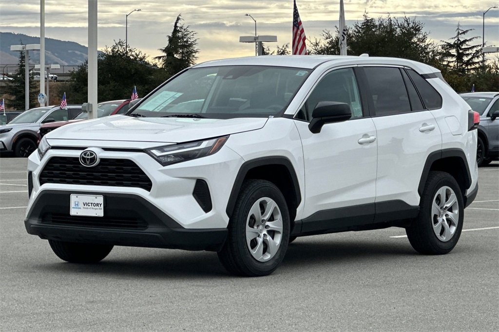 2024 Toyota RAV4 LE photo 6