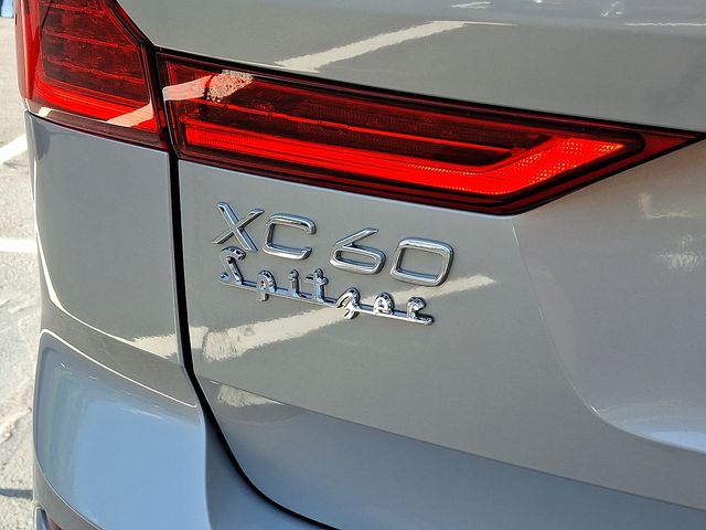 2025 Volvo XC60 B5 Plus photo 31
