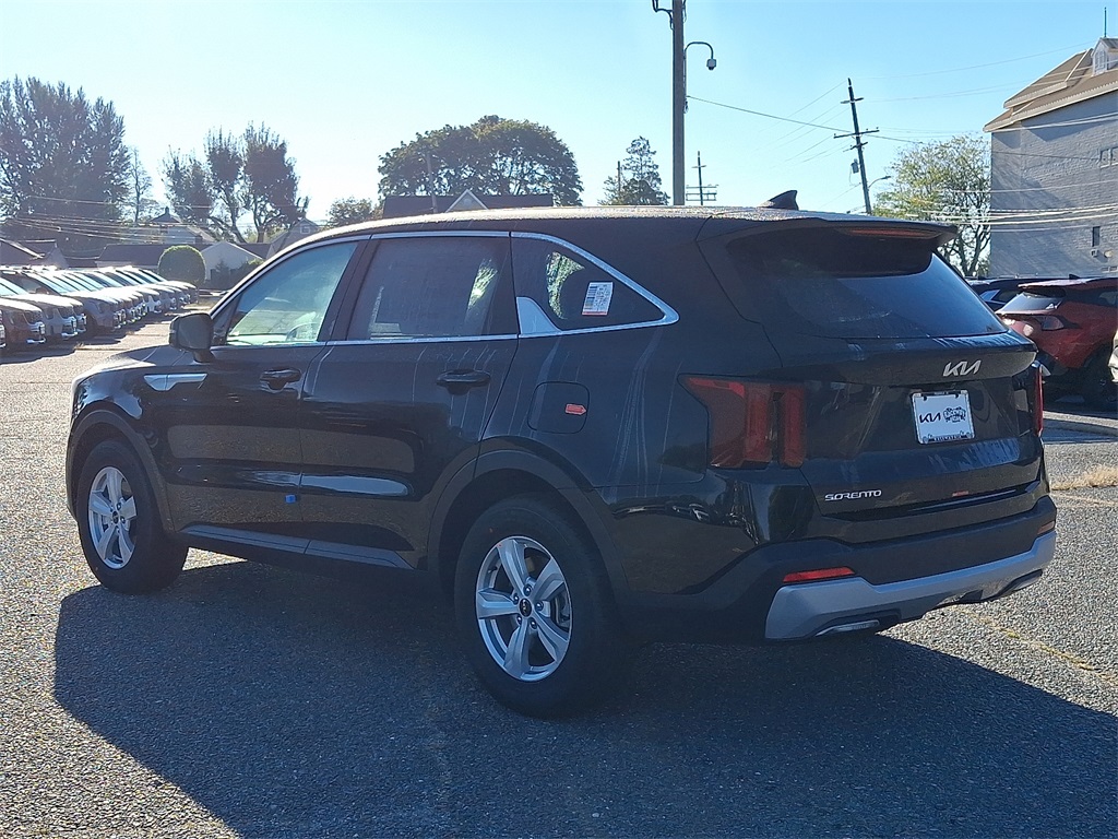 2026 Kia Sorento LX photo 2